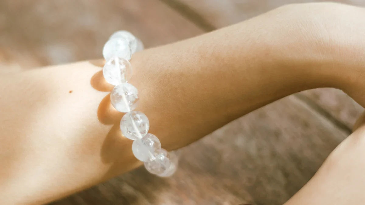 How to Cleanse Crystals: Moonlight, Sunlight, Smudging & Spray — Which Method Is Best for You?