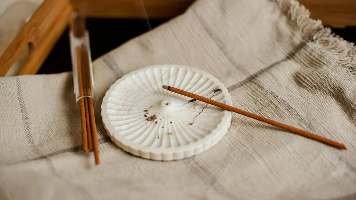 Palo Santo vs Sandalwood Incense: Which Is Better for Purification?